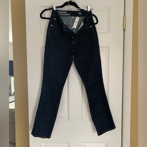 Brand New with tag J crew Curvy Vintage Slim Straight jean. Rinse wash. 10” rise